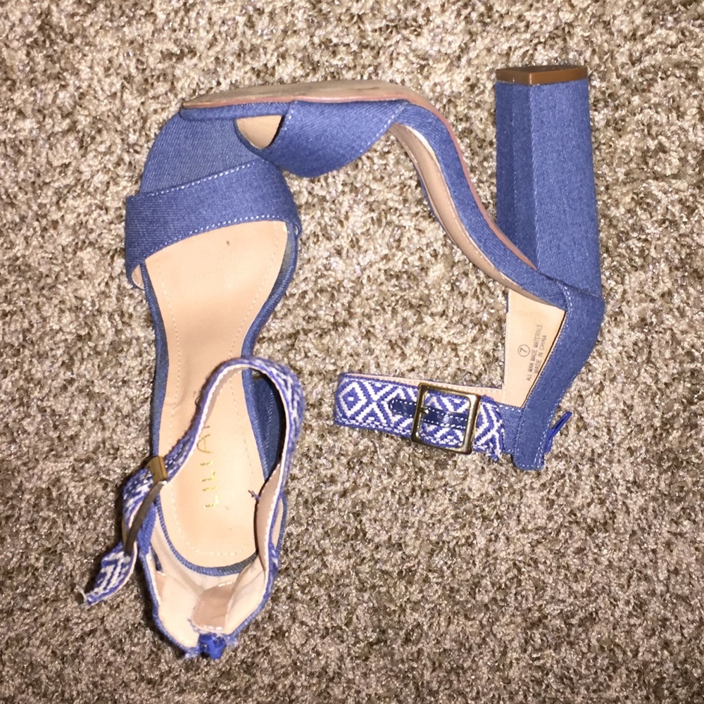 Jean strappy heels w/ white pattern on ankle strap